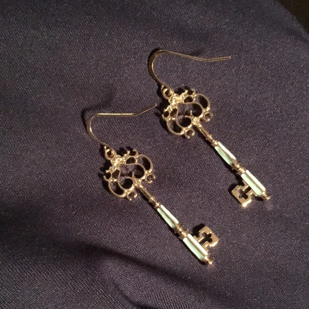 Gold tone crystal embellished blue enamel retro key pierced wire earrings - Picture 16 of 17